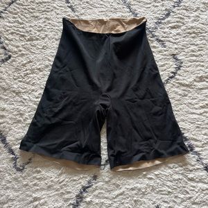 Reversible shapewear